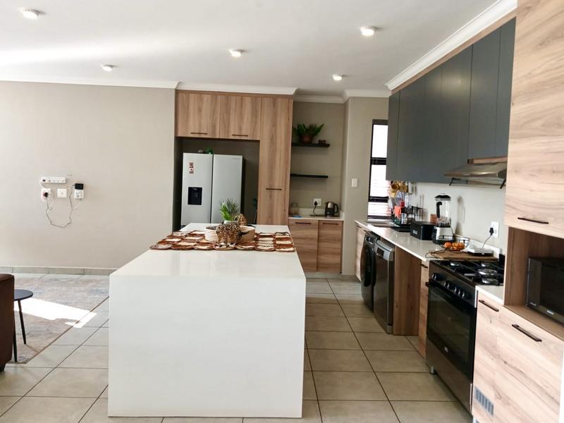 3 Bedroom Property for Sale in Silver Lakes Gauteng