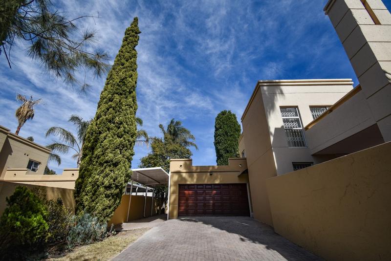 4 Bedroom Property for Sale in Sunninghill Gauteng
