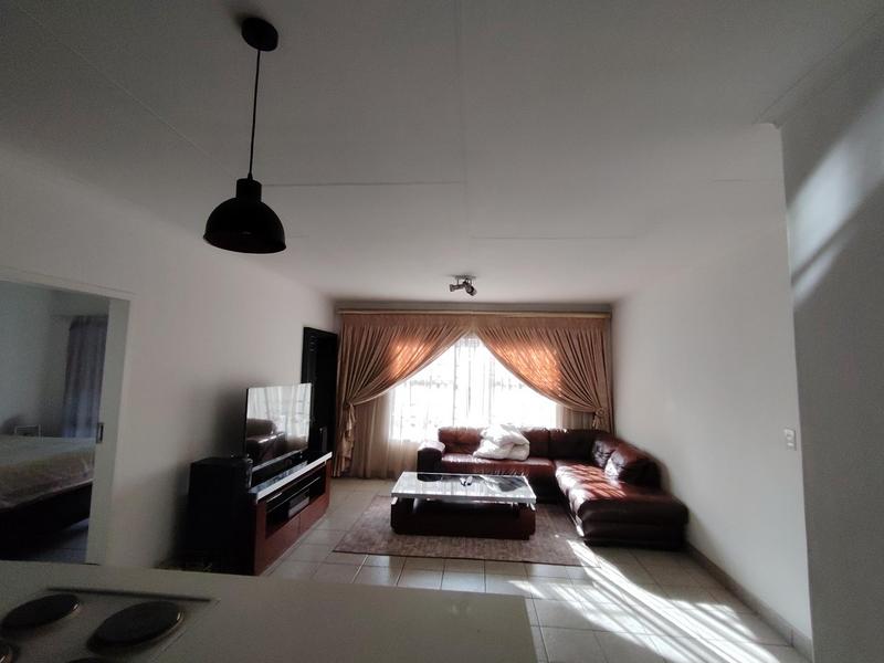 To Let 3 Bedroom Property for Rent in Monavoni Gauteng