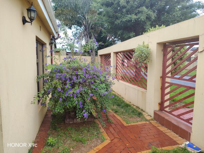 3 Bedroom Property for Sale in Roodepoort Gauteng