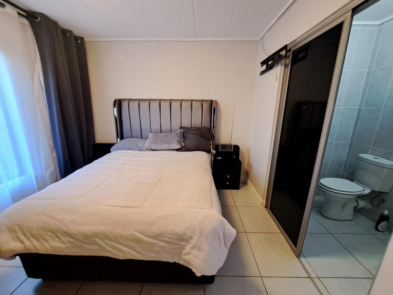 2 Bedroom Property for Sale in Mooikloof Gauteng