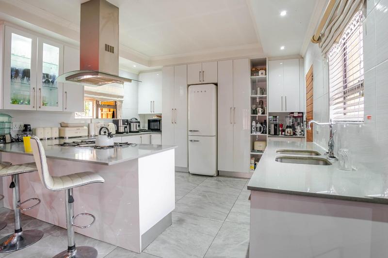 To Let 4 Bedroom Property for Rent in Meadowbrook Gauteng