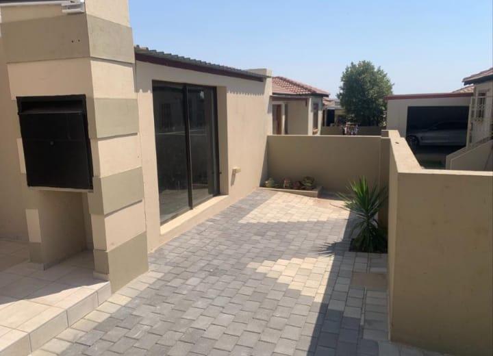 To Let 2 Bedroom Property for Rent in The Reeds Gauteng