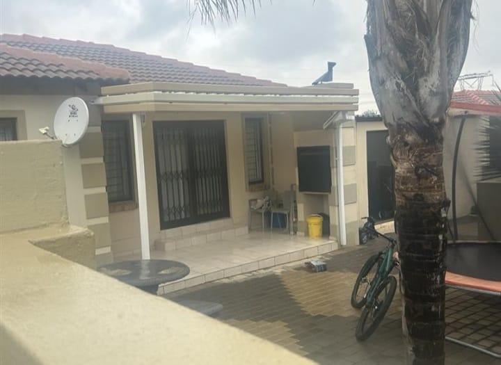 To Let 2 Bedroom Property for Rent in The Reeds Gauteng