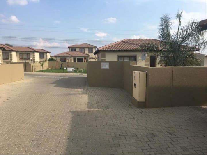 To Let 2 Bedroom Property for Rent in The Reeds Gauteng