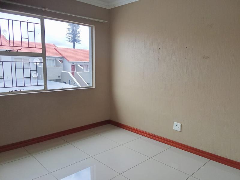 2 Bedroom Property for Sale in Vorna Valley Gauteng