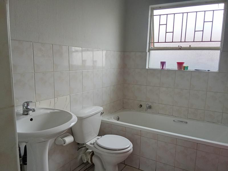 2 Bedroom Property for Sale in Vorna Valley Gauteng