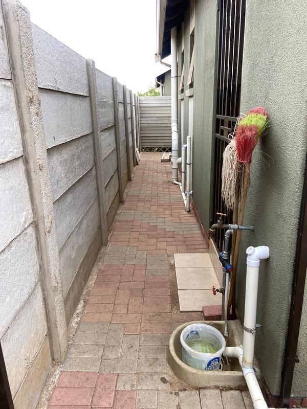 To Let 2 Bedroom Property for Rent in Palm Ridge Gauteng