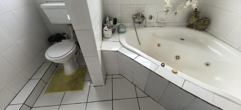 4 Bedroom Property for Sale in Florida Gauteng