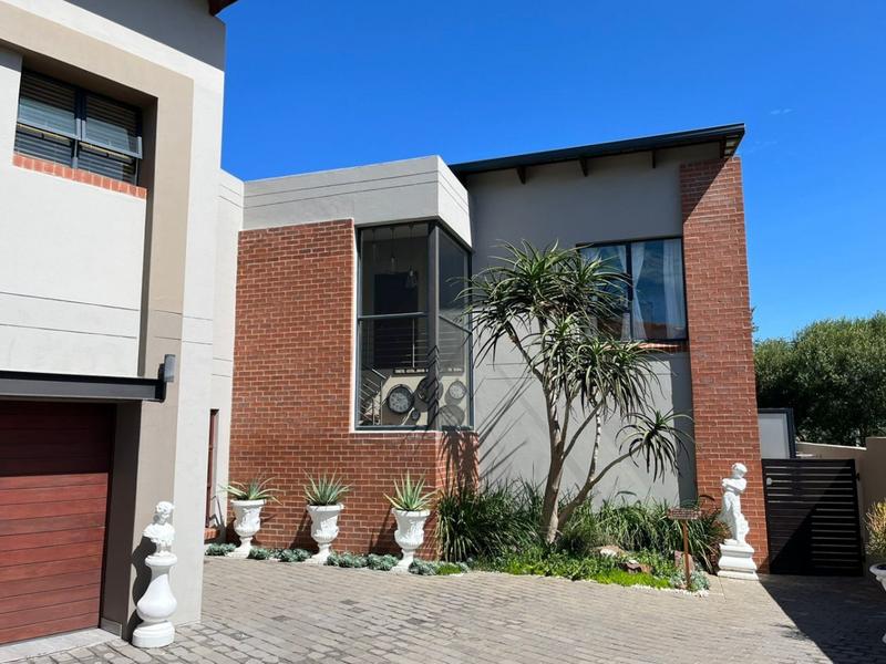 4 Bedroom Property for Sale in Copperleaf Estate Gauteng