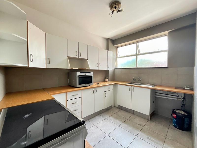 To Let 2 Bedroom Property for Rent in Florida Lake Gauteng