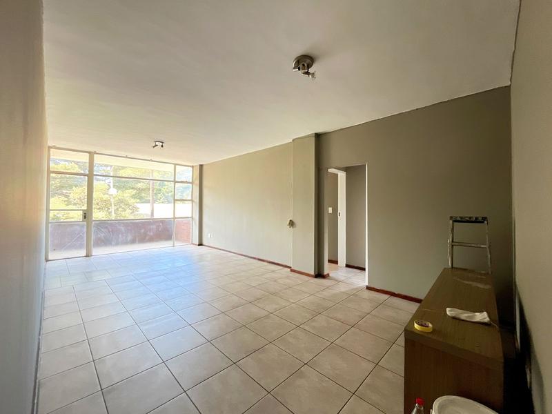 To Let 2 Bedroom Property for Rent in Florida Lake Gauteng