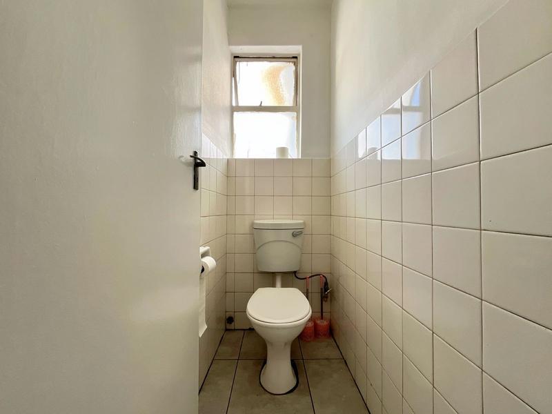 To Let 2 Bedroom Property for Rent in Florida Lake Gauteng