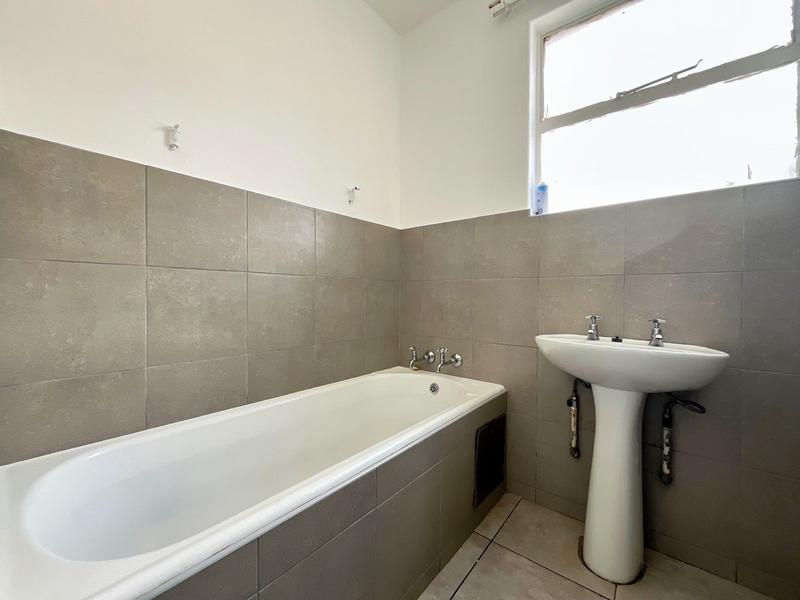 To Let 2 Bedroom Property for Rent in Florida Lake Gauteng