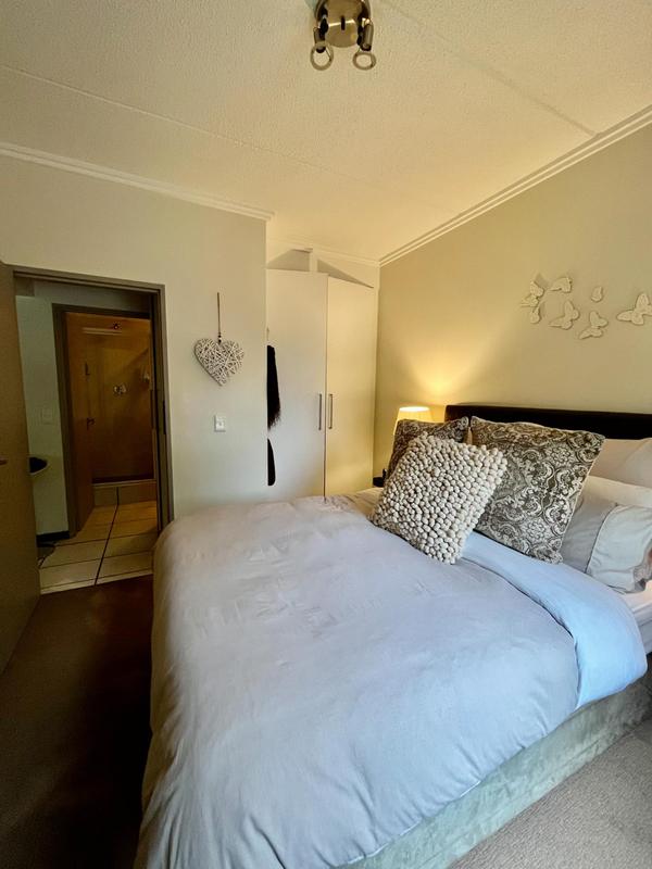 To Let 1 Bedroom Property for Rent in Lonehill Gauteng