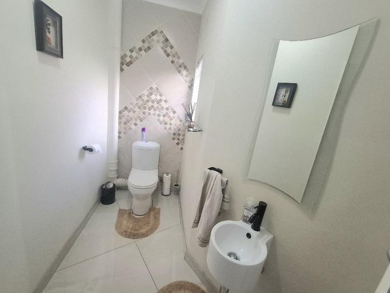 To Let 4 Bedroom Property for Rent in Morningside Manor Gauteng