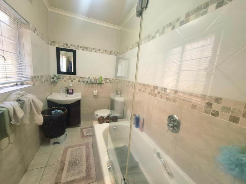 To Let 4 Bedroom Property for Rent in Morningside Manor Gauteng