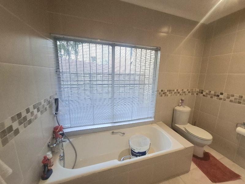 To Let 4 Bedroom Property for Rent in Morningside Manor Gauteng