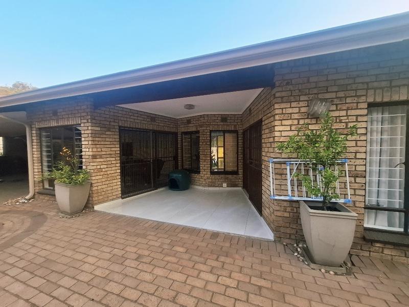 To Let 4 Bedroom Property for Rent in Morningside Manor Gauteng