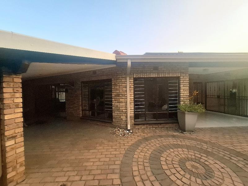 To Let 4 Bedroom Property for Rent in Morningside Manor Gauteng