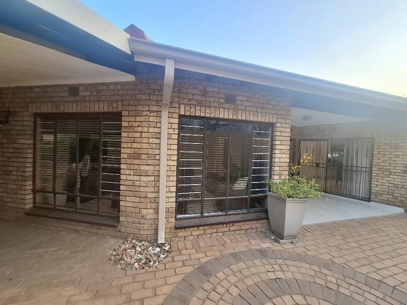 To Let 4 Bedroom Property for Rent in Morningside Manor Gauteng
