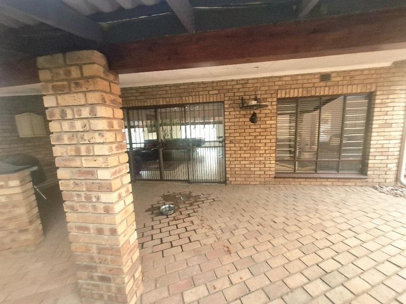 To Let 4 Bedroom Property for Rent in Morningside Manor Gauteng