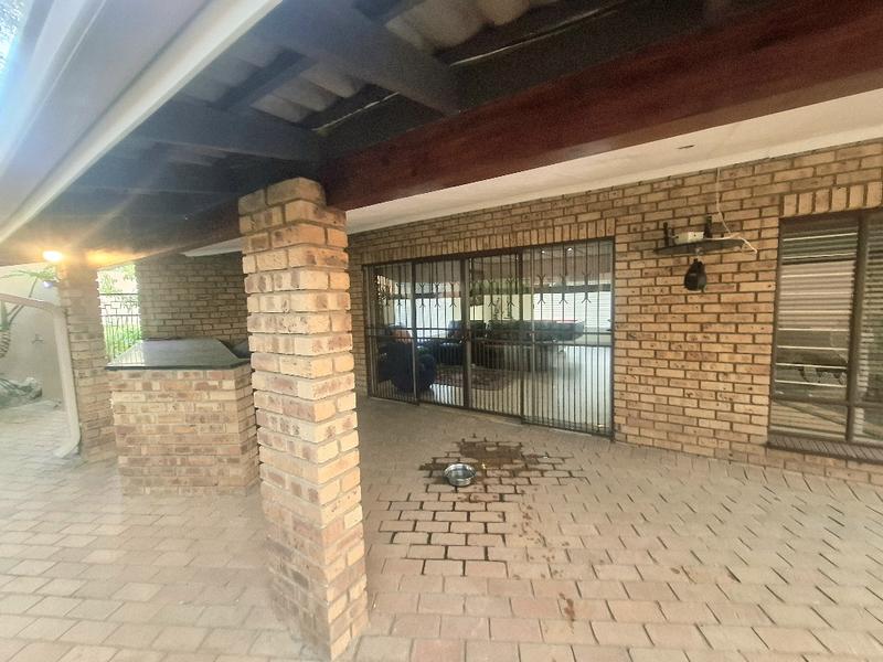 To Let 4 Bedroom Property for Rent in Morningside Manor Gauteng