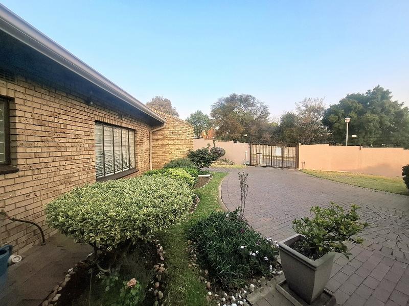 To Let 4 Bedroom Property for Rent in Morningside Manor Gauteng