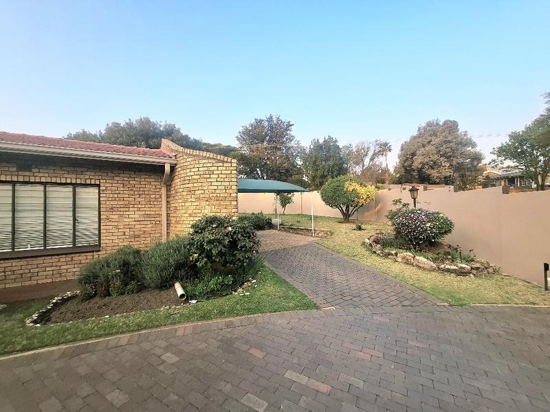To Let 4 Bedroom Property for Rent in Morningside Manor Gauteng