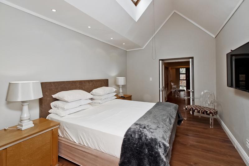 2 Bedroom Property for Sale in Benmore Gardens Gauteng