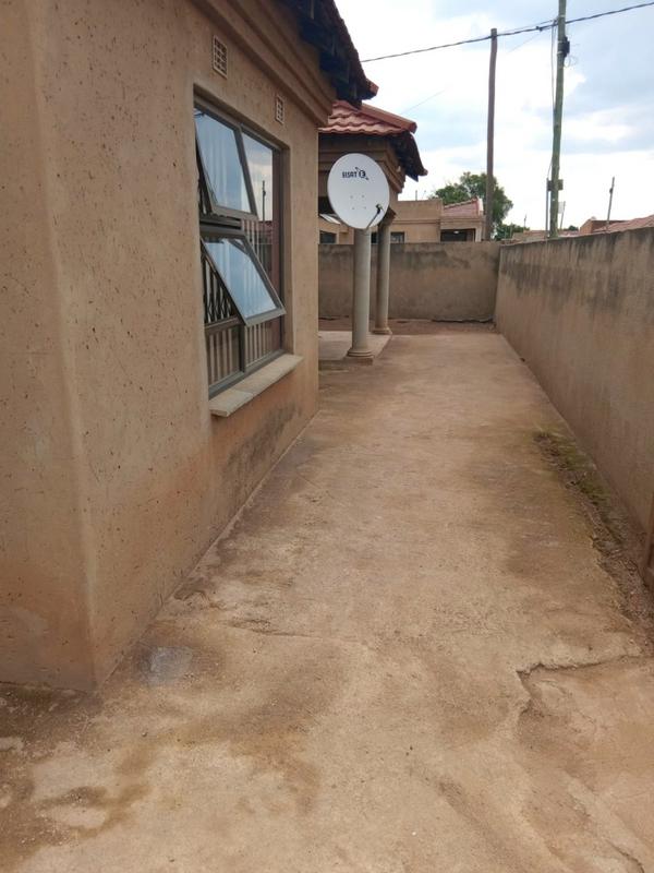 2 Bedroom Property for Sale in Likole Gauteng