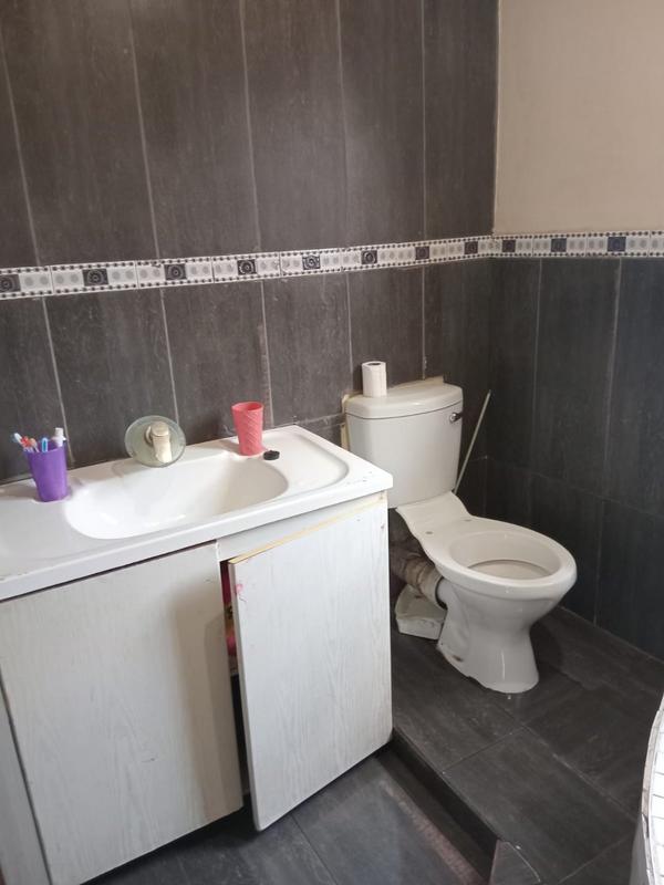 2 Bedroom Property for Sale in Likole Gauteng