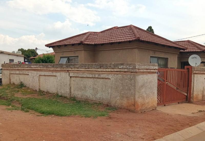 2 Bedroom Property for Sale in Likole Gauteng