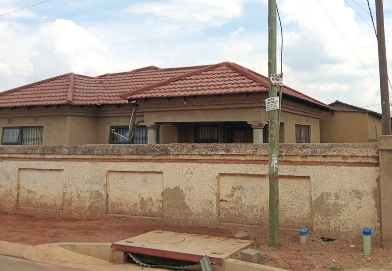 2 Bedroom Property for Sale in Likole Gauteng