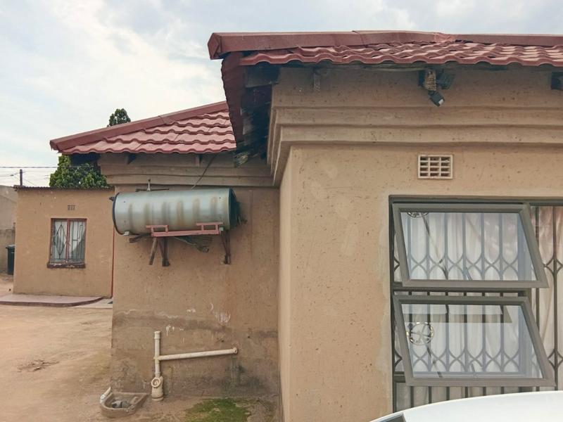 2 Bedroom Property for Sale in Likole Gauteng