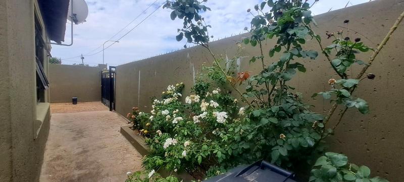 4 Bedroom Property for Sale in Meadowlands Gauteng