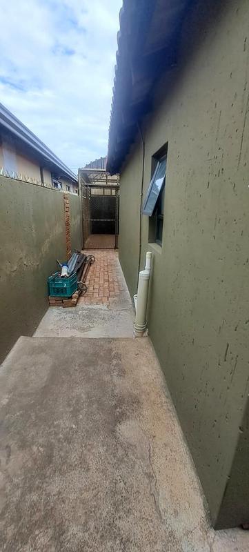 4 Bedroom Property for Sale in Meadowlands Gauteng