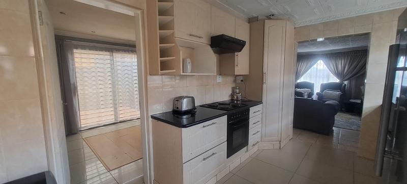 4 Bedroom Property for Sale in Meadowlands Gauteng