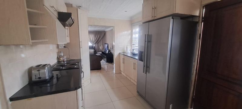4 Bedroom Property for Sale in Meadowlands Gauteng