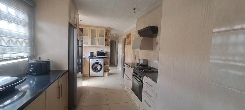 4 Bedroom Property for Sale in Meadowlands Gauteng
