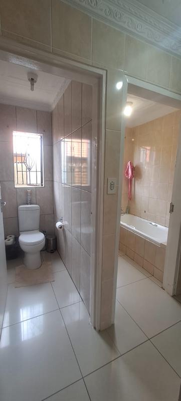 4 Bedroom Property for Sale in Meadowlands Gauteng