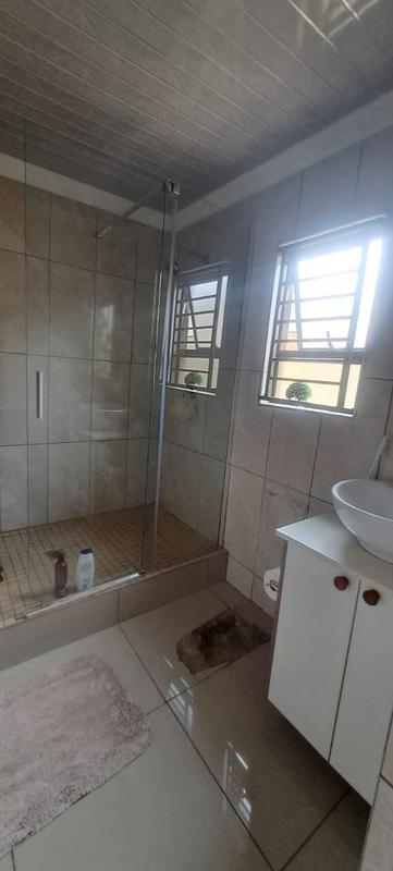 4 Bedroom Property for Sale in Meadowlands Gauteng