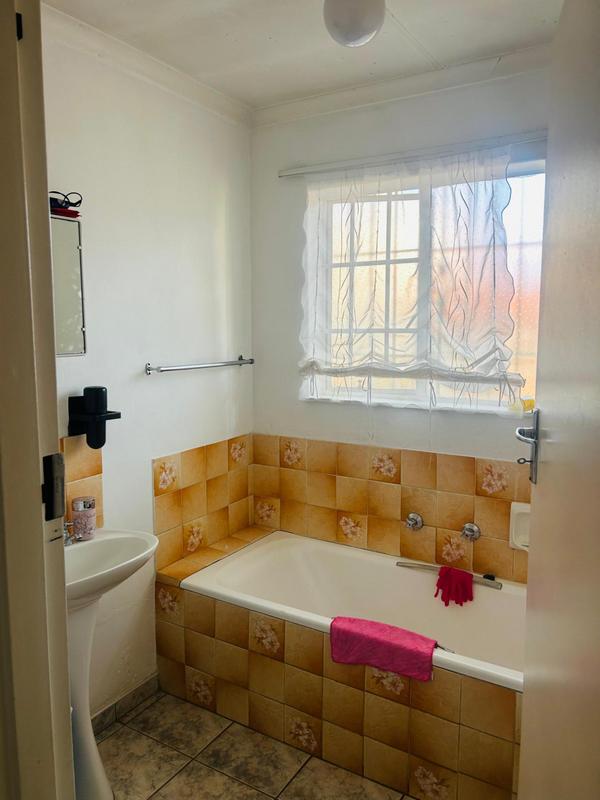 To Let 3 Bedroom Property for Rent in Zakariyya Park Gauteng