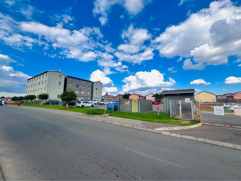 To Let 2 Bedroom Property for Rent in Fleurhof Gauteng