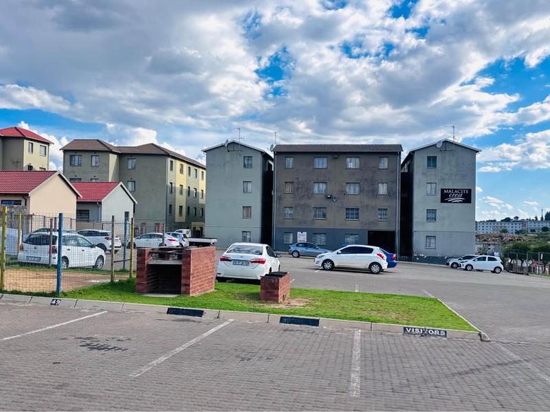 To Let 2 Bedroom Property for Rent in Fleurhof Gauteng