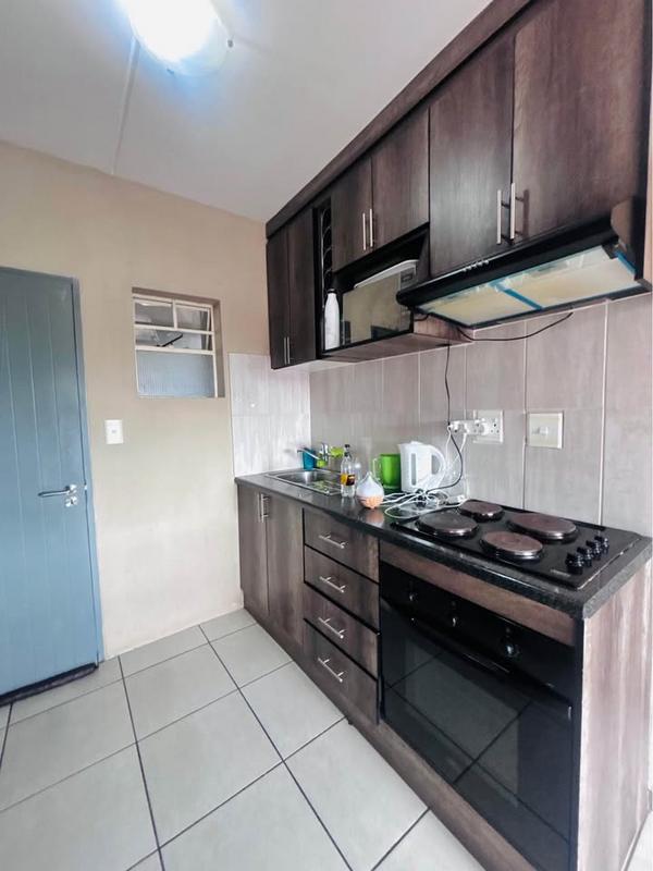 To Let 2 Bedroom Property for Rent in Fleurhof Gauteng
