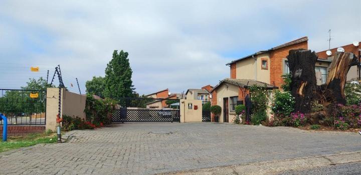 2 Bedroom Property for Sale in Ravensklip Gauteng