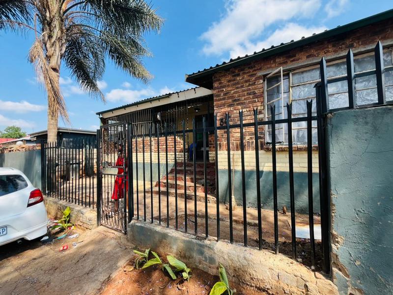 8 Bedroom Property for Sale in Bezuidenhout Valley Gauteng