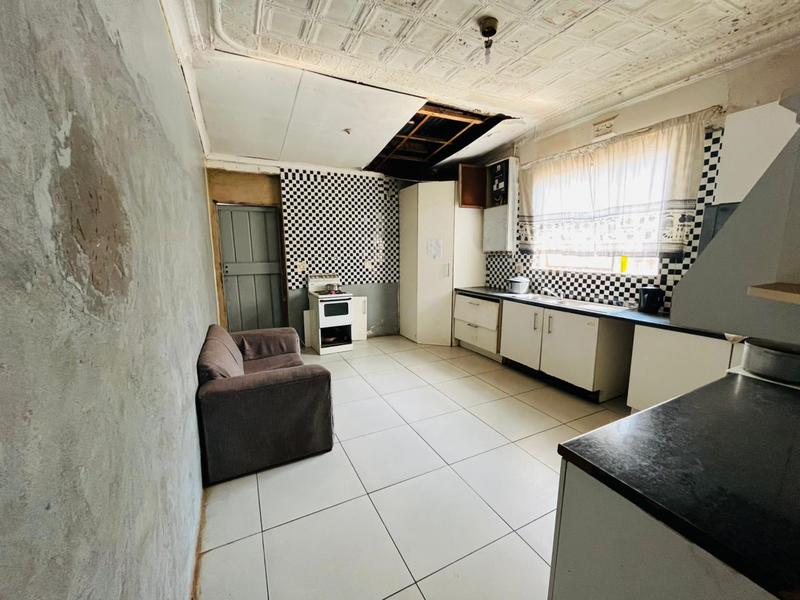 8 Bedroom Property for Sale in Bezuidenhout Valley Gauteng