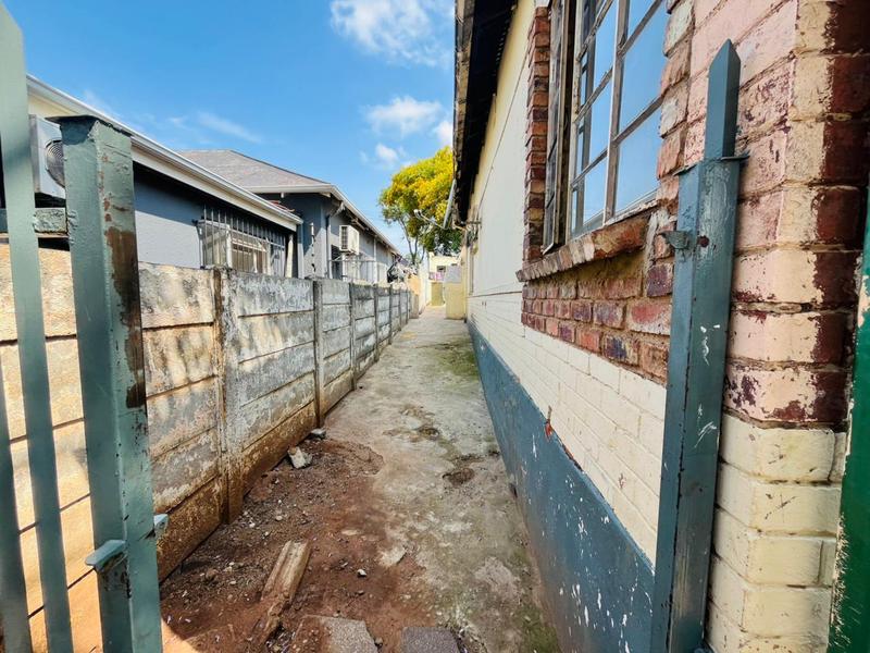 8 Bedroom Property for Sale in Bezuidenhout Valley Gauteng